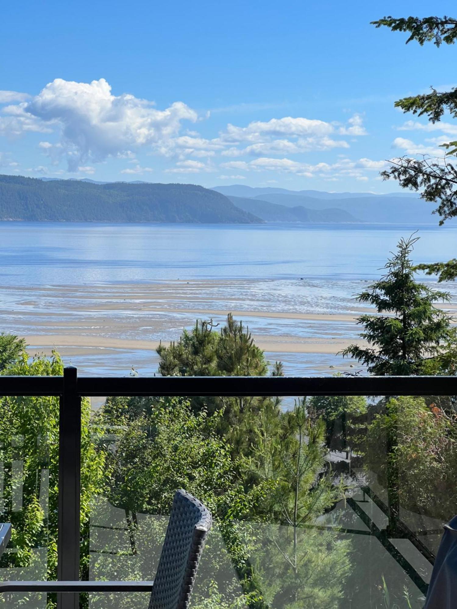 Magical Loft : Breathtaking View & Cozy Fireplace Saguenay Bagian luar foto