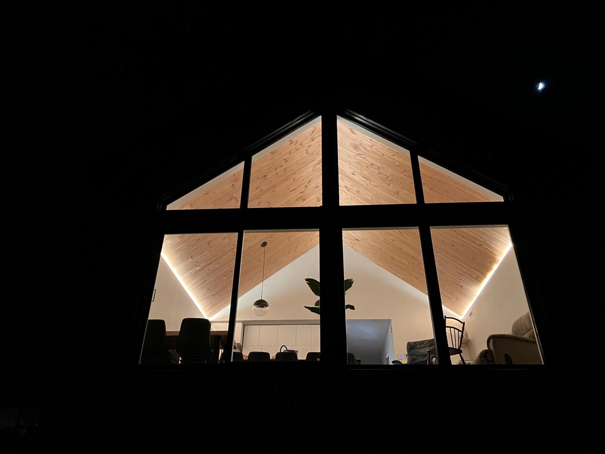 Magical Loft : Breathtaking View & Cozy Fireplace Saguenay Bagian luar foto
