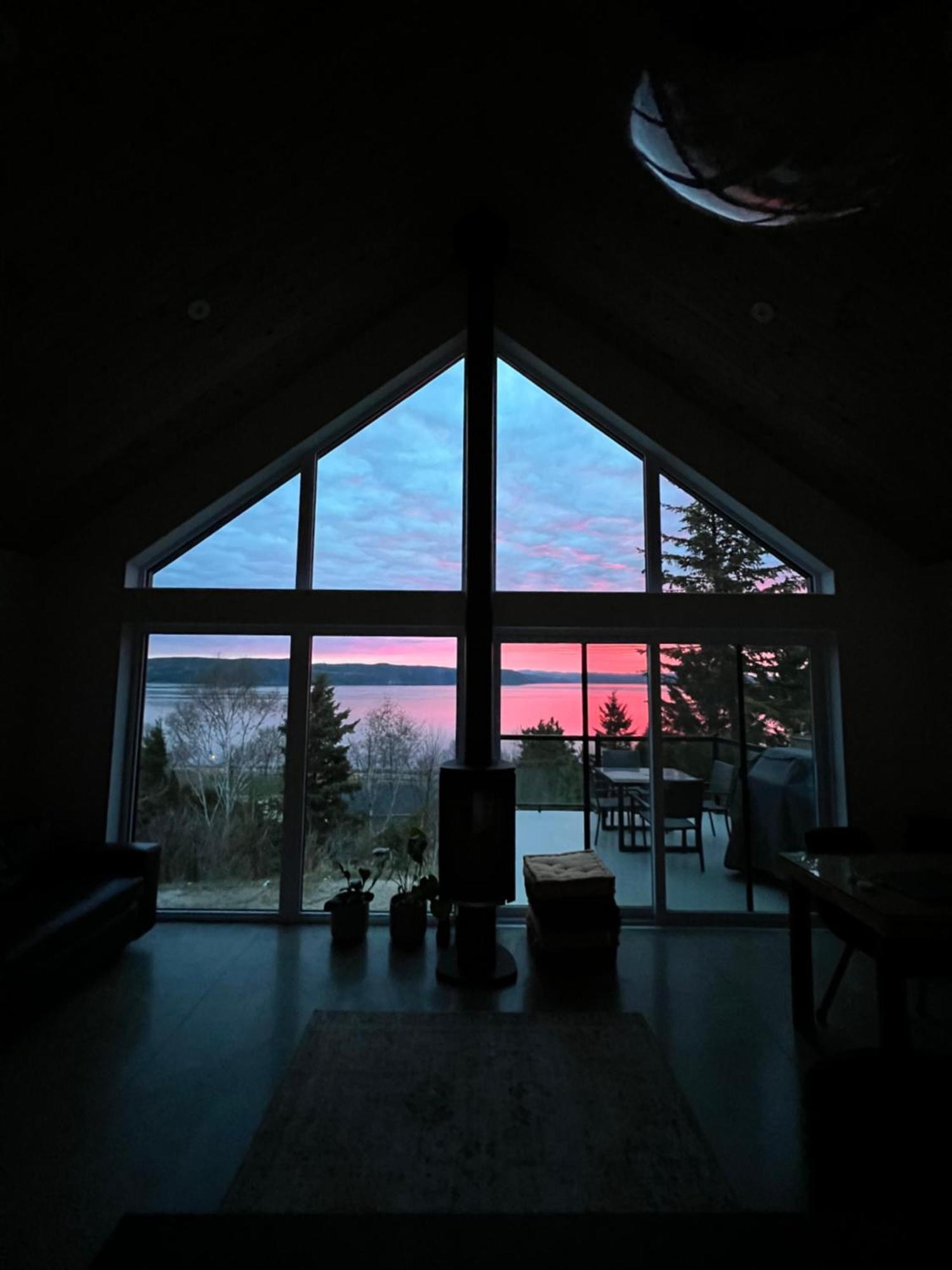 Magical Loft : Breathtaking View & Cozy Fireplace Saguenay Bagian luar foto